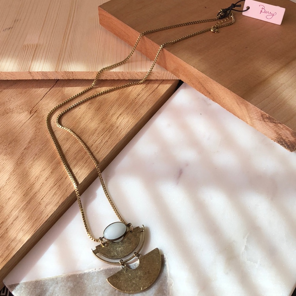 Semi precious stone antique gold pendant necklace